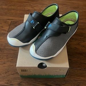 Plae Boys Slip on Sneakers -Size Youth 3 -*NEW IN BOX*
